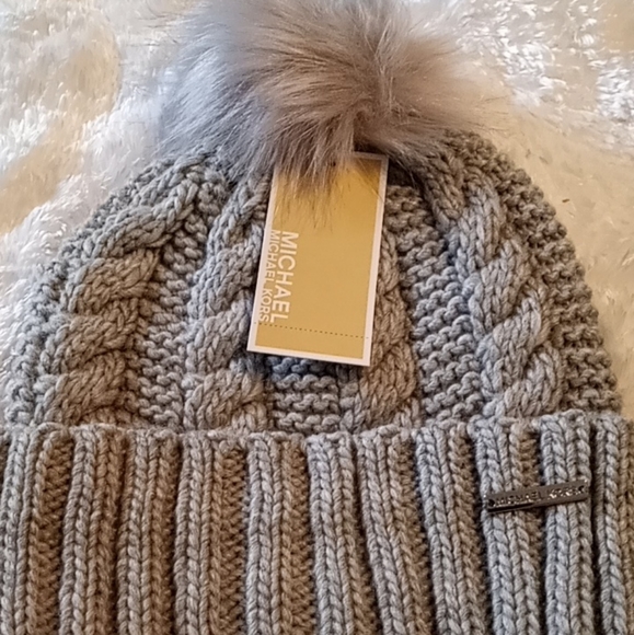 Michael kors women cable knit teddy fleece faux fur  pom pom beanie & scarf set - Picture 5 of 6